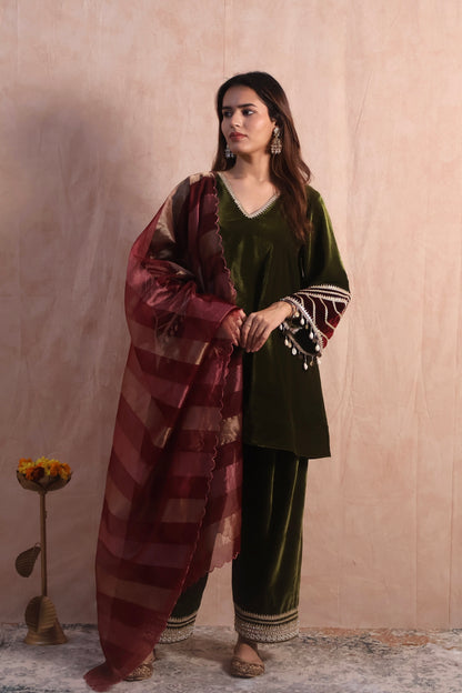 Mehendi Green Velvet Salwar Suit