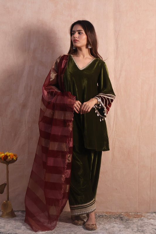 Mehendi Green Velvet Salwar Suit